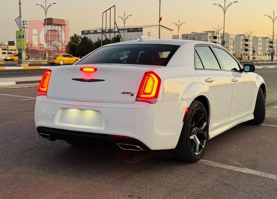 كرايسلر 300